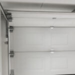 Puerta de garaje automática seccional a cuadros de 3,05 metros x 2,14 metros KCP400C - Imagen 4